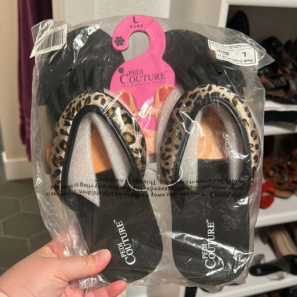 Pedí Couture Sandal with built in toe separator